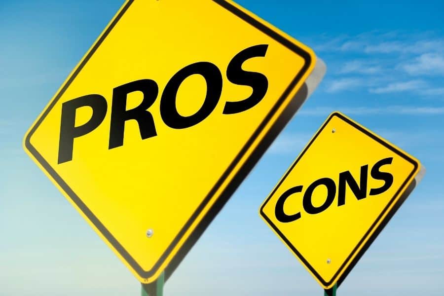 pros and cons. warning sign concept