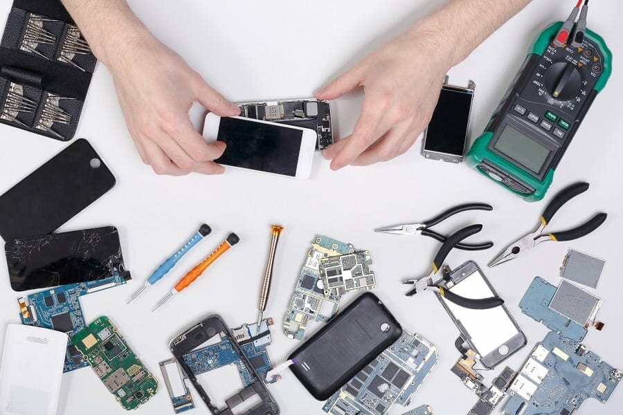 How to Start a Cell Phone Repair Business