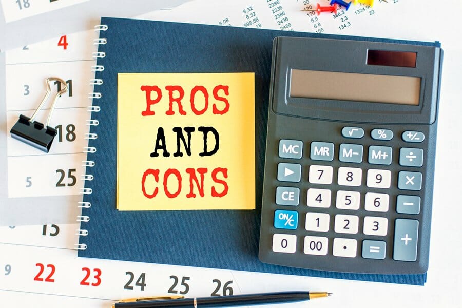 pros and cons text with calculator and calendar