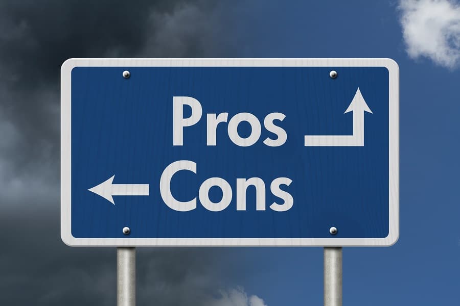 the pros and the cons texts direction concept