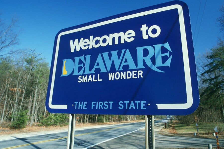 welcome sign of delaware state, usa